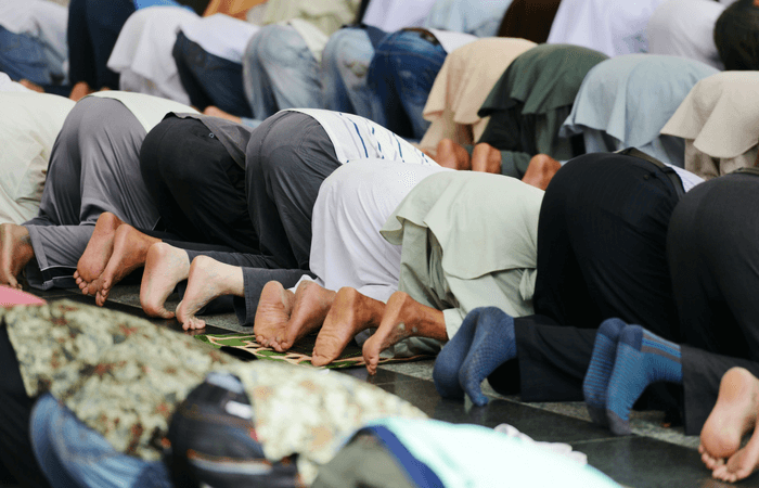 MISTAKES HAPPENING IN YOUR SALAH